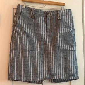 J crew knee-length, chambray blue linen summer skirt w/pockets